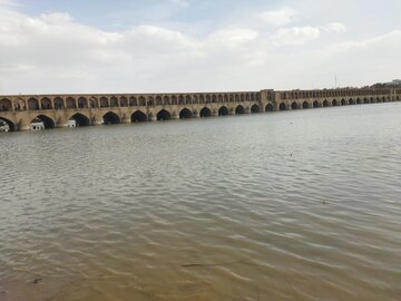 اوضاع آب اصفهان خوب نیست/ زاینده رود فقط یک‌سوم آب دارد