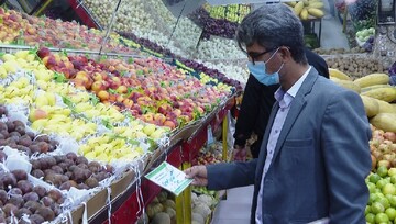 رئیس اتحادیه بارفروشان تهران: بعضی مغازه های میوه فروشی برای خودشان سود 100درصدی منظور می کنند