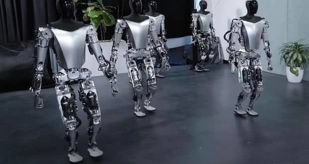رژه دیدنی ربات های انسان نمای تسلا / شاهکاری از تسلا