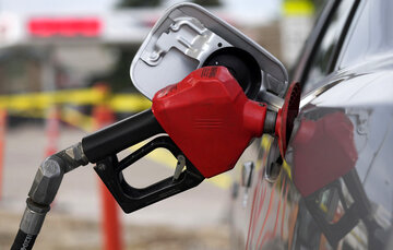 تصمیم جدید درباره عرضه بنزین/ کارت سوخت می‌ماند؟
