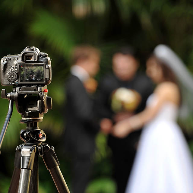 مردم به دلیل هزینه های زیاد از دوربین گوشی برای فیلمبرداری از مراسم عروسی خود استفاده می کنند