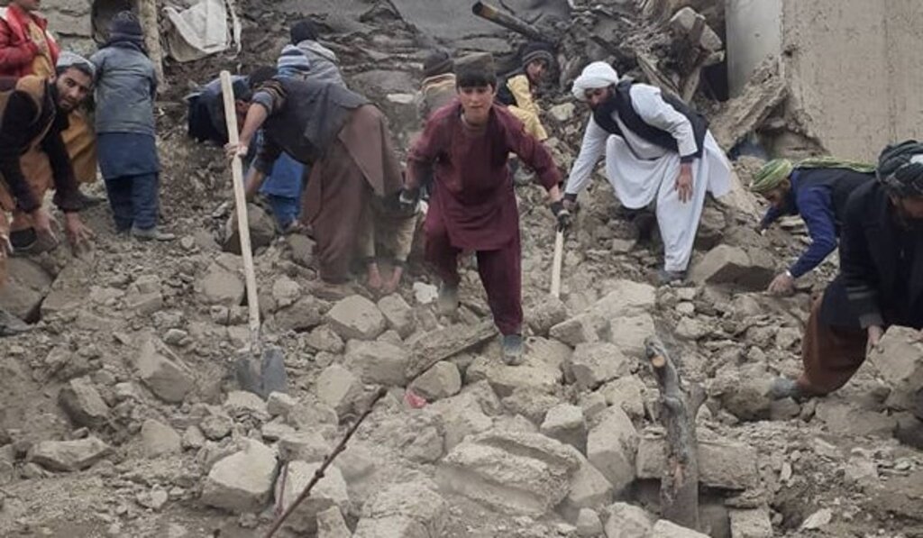 تلفات زمین لرزه در افغانستان به 2 هزار نفر رسید