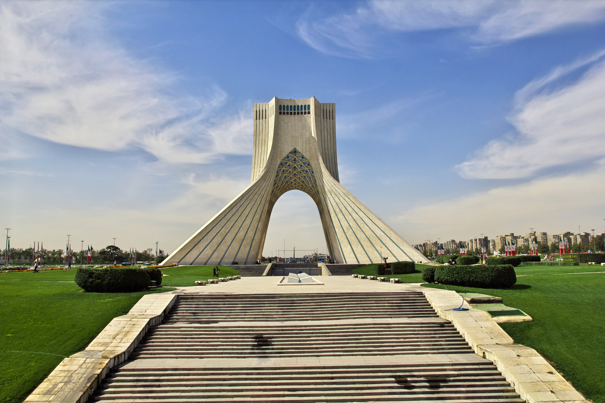 از ساحل نیلگون خلیج فارس تا قلب ایران با پرواز مستقیم بندرعباس به تهران